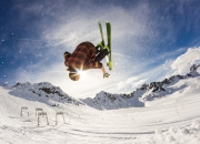 开云体育官网-斯通斯关键回合不手软，希腊爆冷乌克兰，战术纪律与历史重演的胜利