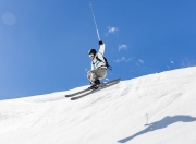 开云体育中国-霍勒迪攻防统治力全开，湖人淘汰赛力克步行者晋级