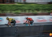 开云官方app入口-冲刺终点！自行车选手速度破纪录夺冠