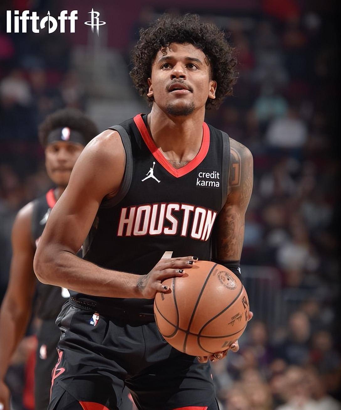 包含巴西男篮强势火箭，萨姆·米切尔送出助攻的词条