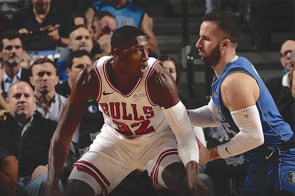 关于青岛队鏖战马刺，拉文状态火热的信息