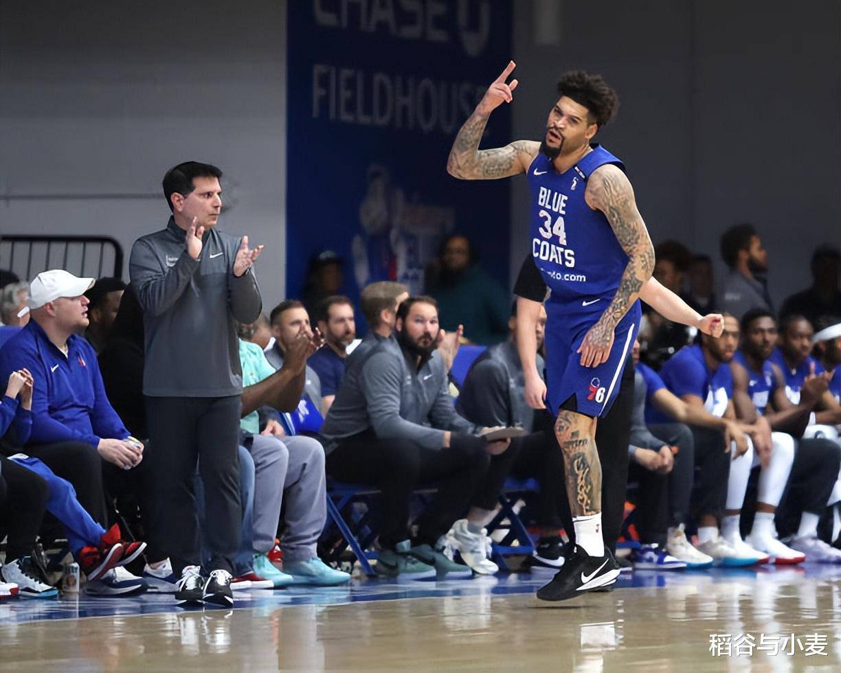 前场后场,看球员们如何完美配合展现技艺 前场后场,看球员们如何完美配合展现技艺