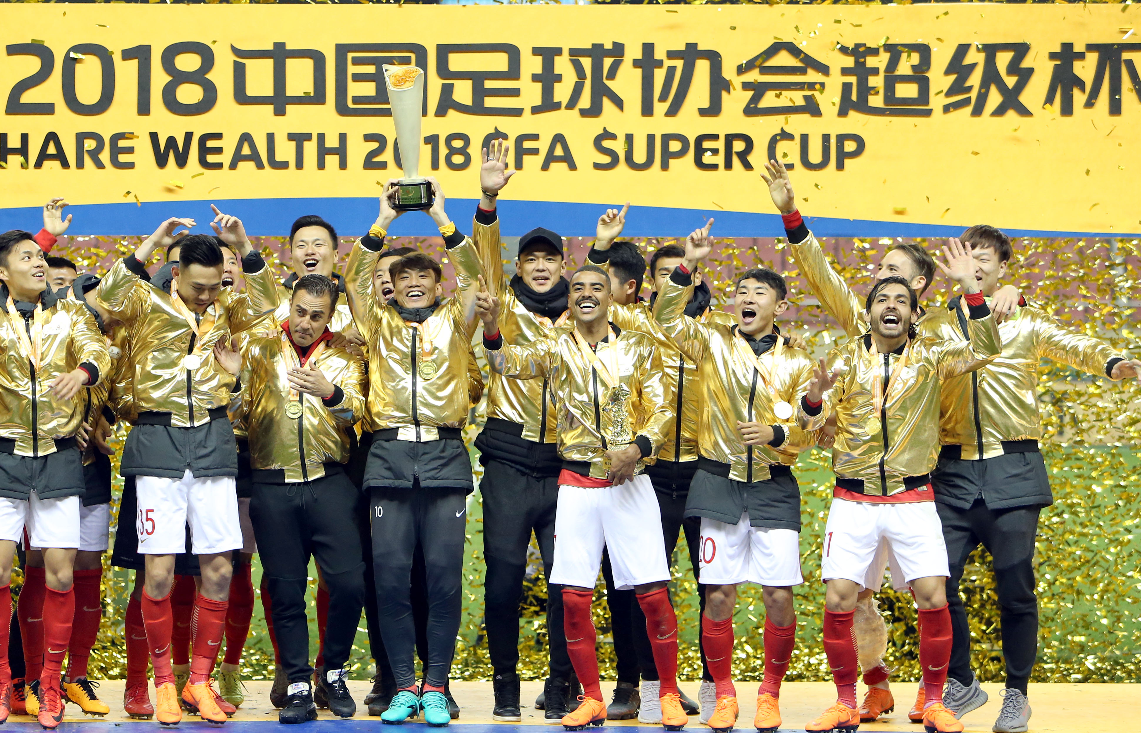 包含精彩足球盛会，广州恒大备受球迷期待的词条