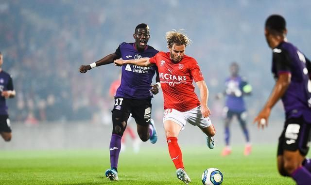 尼姆客场大胜，冲击联赛前六