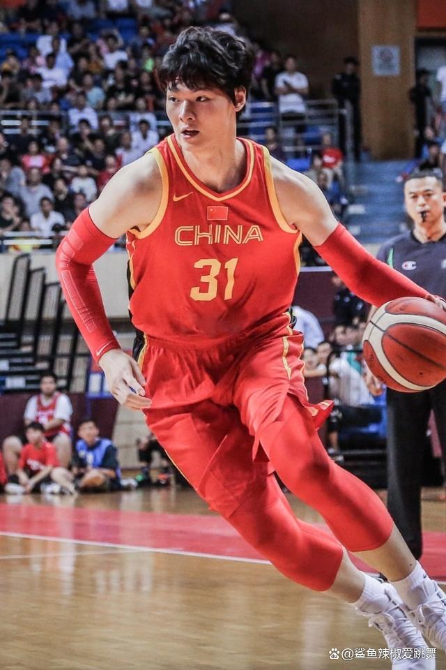 湖人鏖战山东队，王哲林惊艳四座