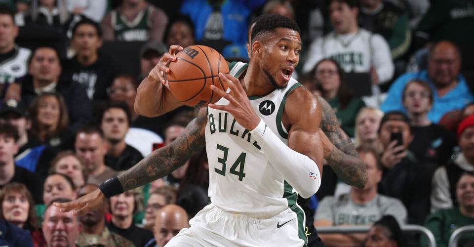 包含爵士轻取国王，字母哥关键制胜的词条