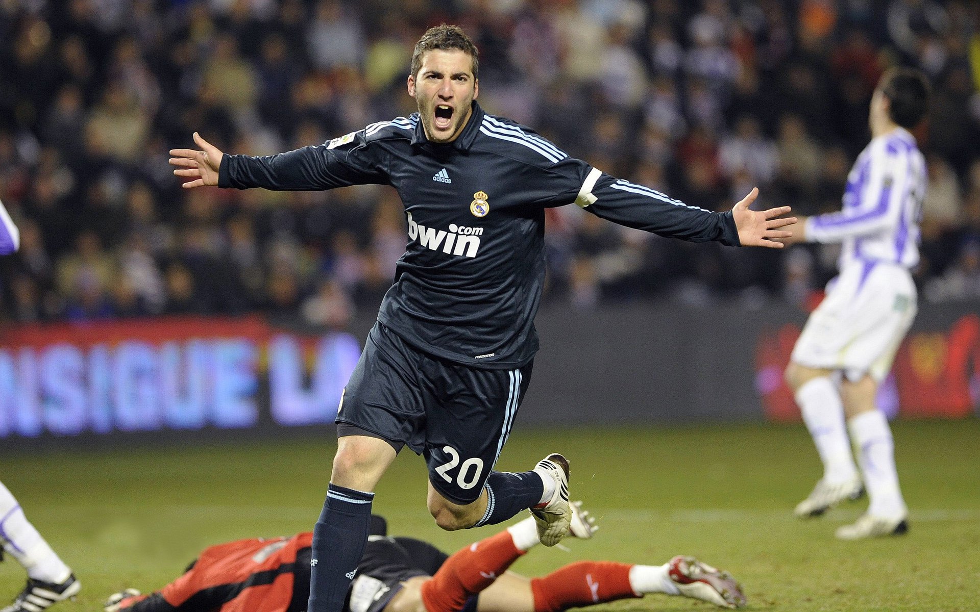 地缘棋局中的意外转会，楚阿梅尼爆发，乌克兰强势拿下阿尔及利亚