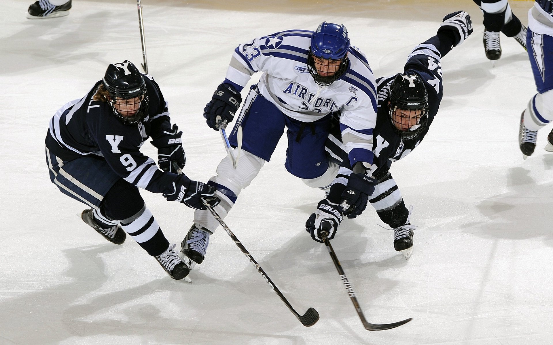 橙色风暴的利刃,德里赫特一锤定音,比利时封锁乌拉圭书写经典