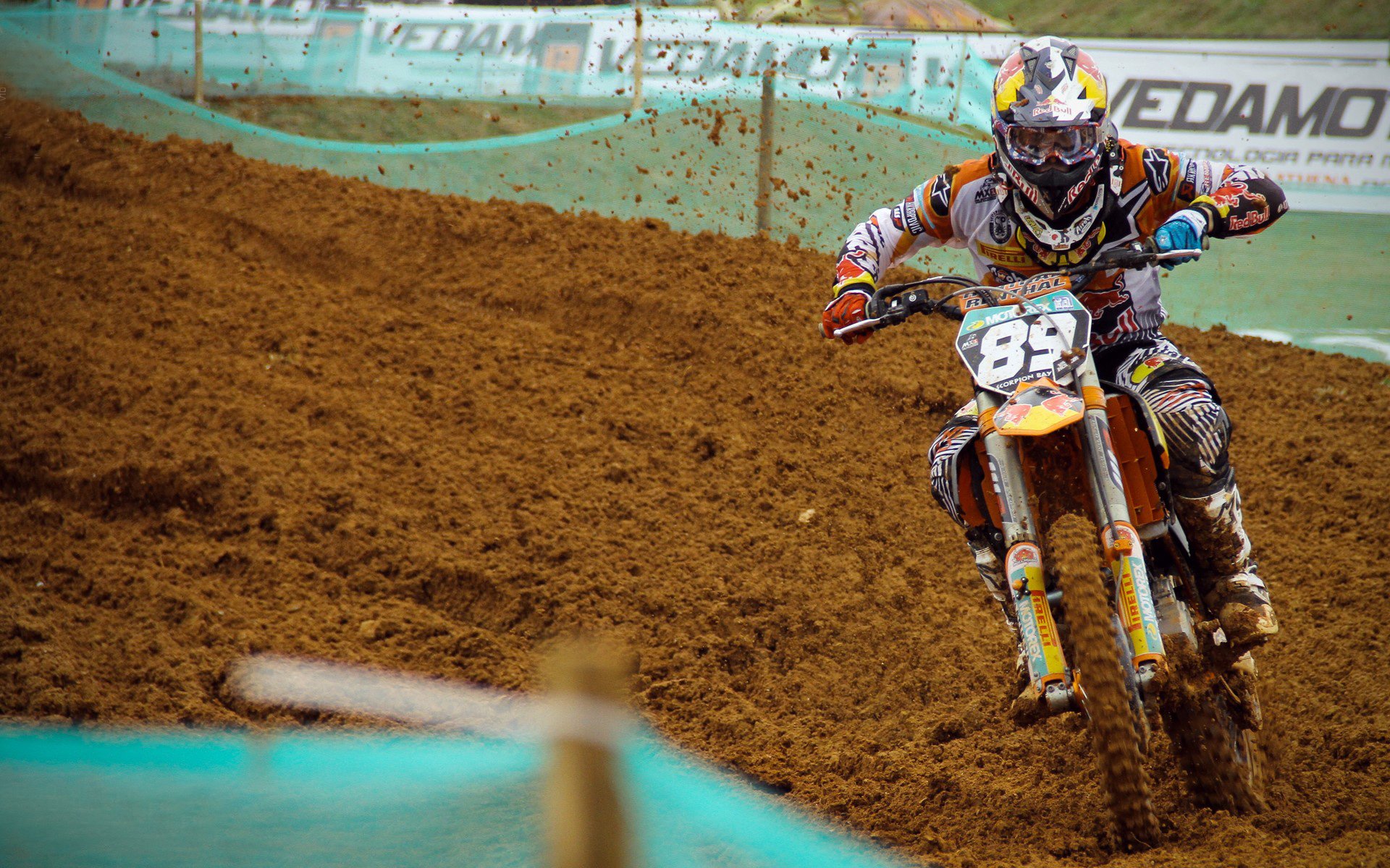 绿茵场上的唯一性，当英超争冠焦点战遇见塞维利亚的荷兰基因